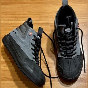 Vans Sk8 Waterproof Duck Boots Grey Black. US Women: 7.5